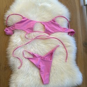 SET IN M: The Roy Top
Color: Pink Orchid
the Charley Bottom
Color: Pink Orchid